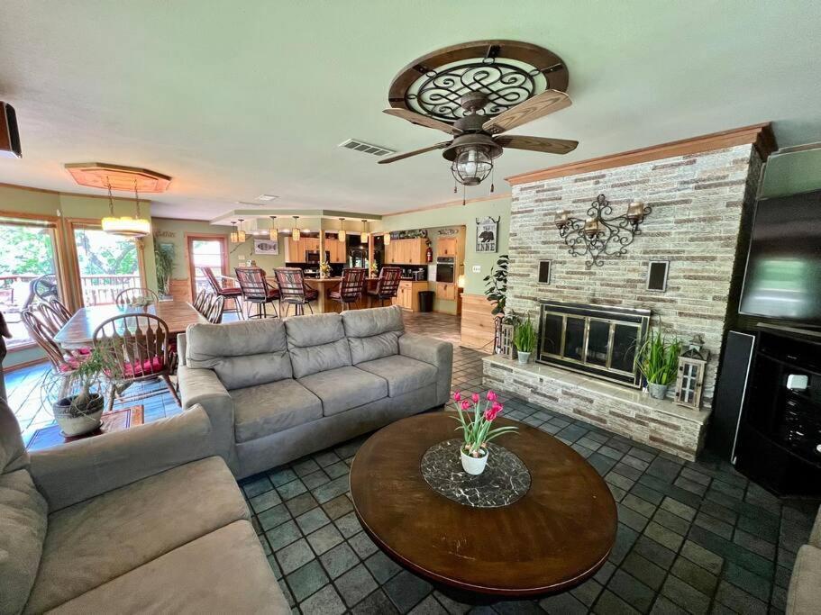 סגווין The River Haven - Sleeps 32 - On Guadalupe River מראה חיצוני תמונה