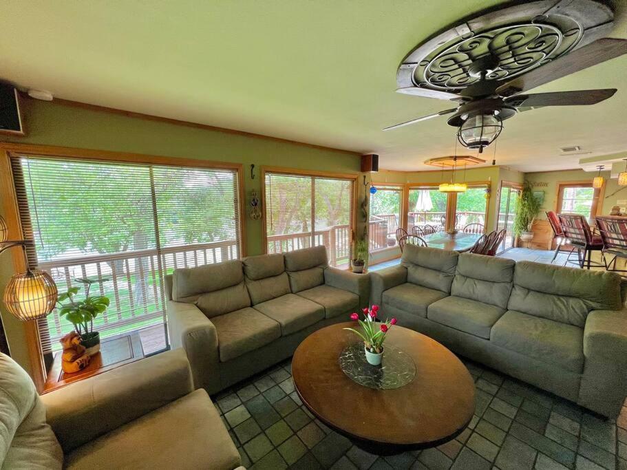 סגווין The River Haven - Sleeps 32 - On Guadalupe River מראה חיצוני תמונה