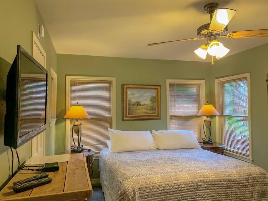 סגווין The River Haven - Sleeps 32 - On Guadalupe River מראה חיצוני תמונה