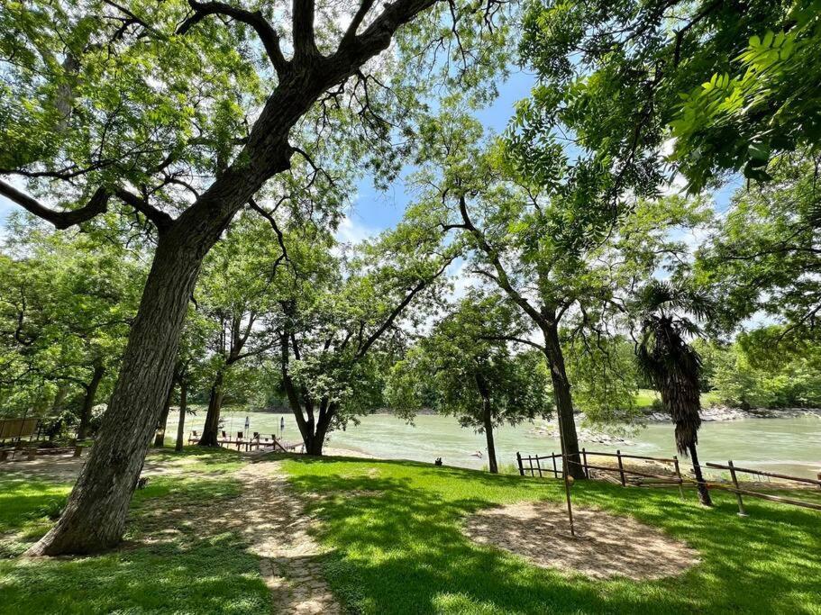 סגווין The River Haven - Sleeps 32 - On Guadalupe River מראה חיצוני תמונה